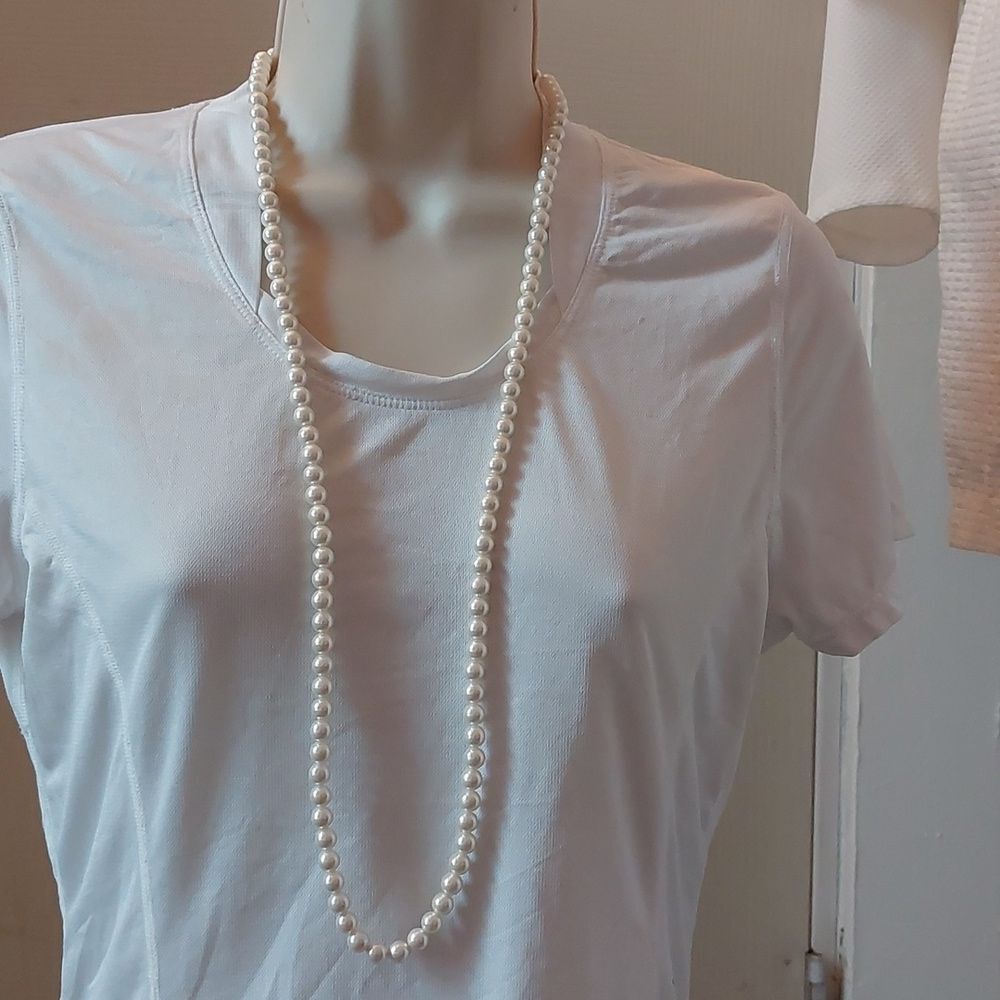 Vintage White Faux Pearl Bead Necklace with Fish Hook Clasp - Picture 1 of 6